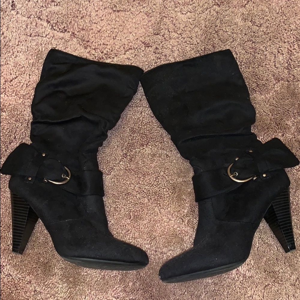 Black heeled boots!